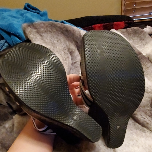 Platforms - Picture 3 of 3